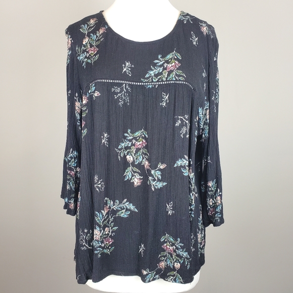 love on a hanger Tops - *cute* 1X Black & Floral Top